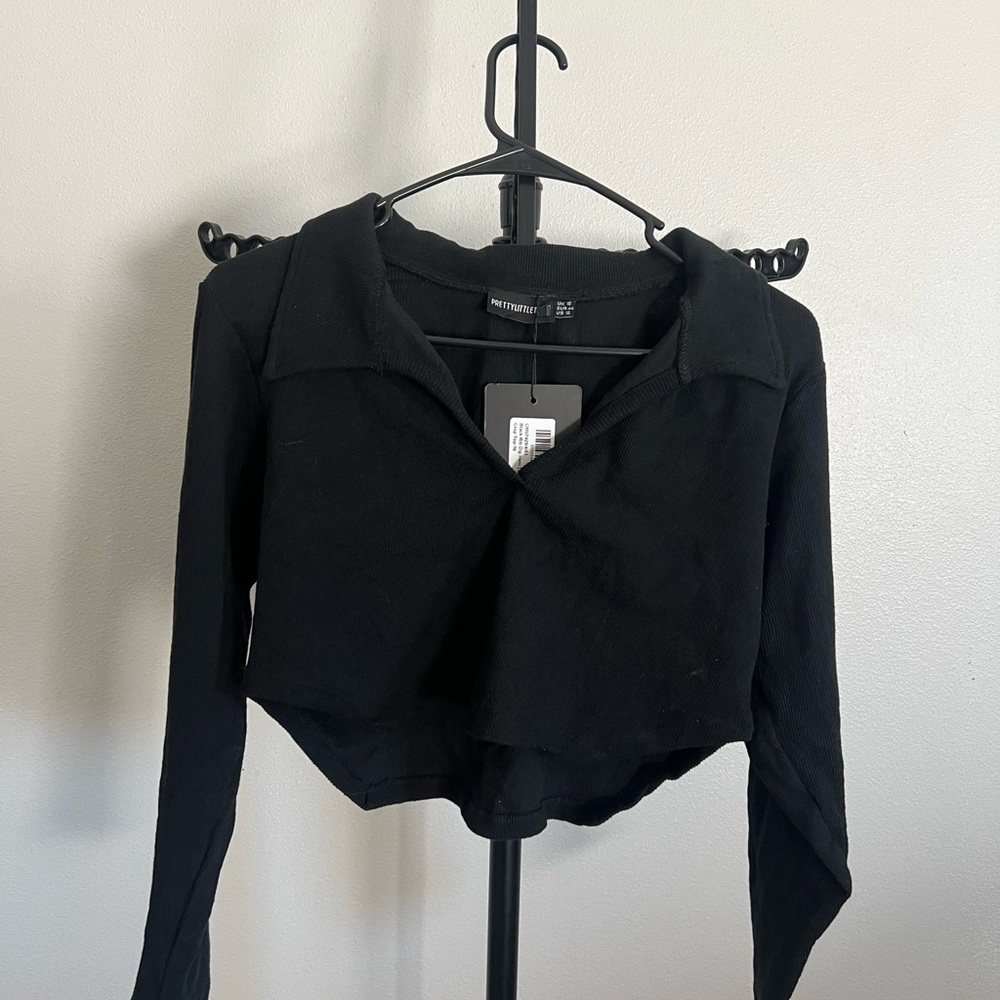 PrettyLittleThing Black Button Down Crop Top